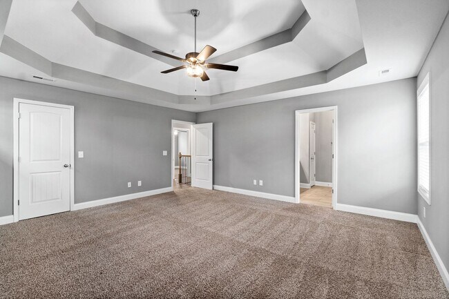 Building Photo - Pet Friendly Three Bedroom with Bonus!