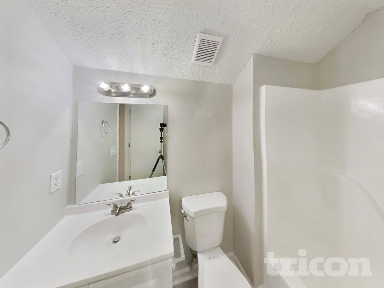 Building Photo - 2773 Riverbend Dr