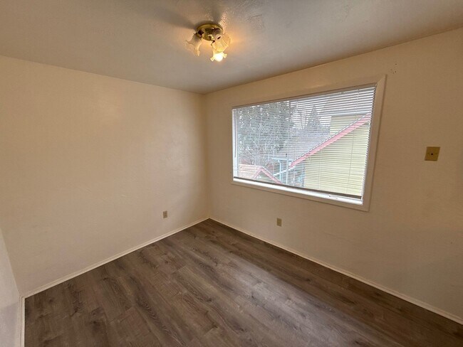 Building Photo - 1594 Tripp St SE