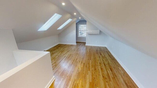Building Photo - 1801 Cayuga Pl
