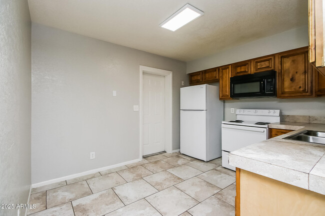 Building Photo - 208 S Doran