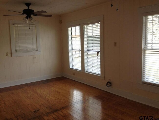 Building Photo - 632 Nacogdoches St