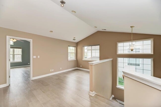 Building Photo - 3015 Kentshire Cir