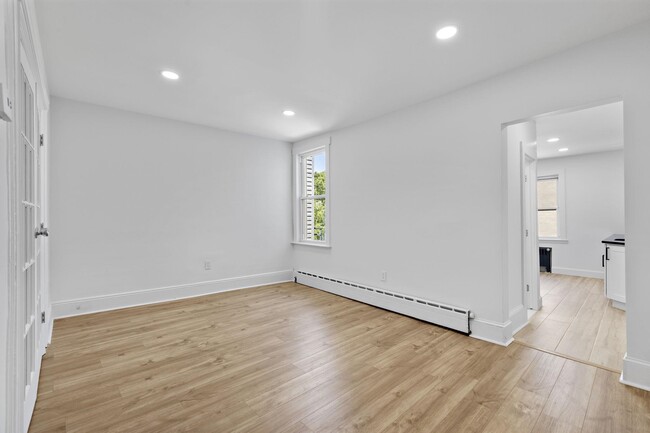 Building Photo - 44 Highwood Terrace