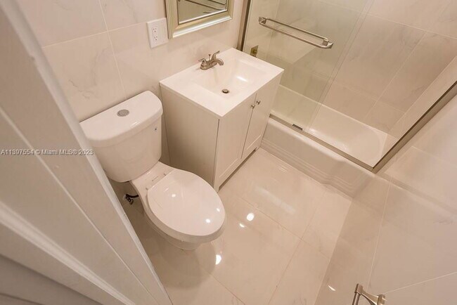Building Photo - Hope Street, Hollywood, FL 33024 - 4 BR 2 ...