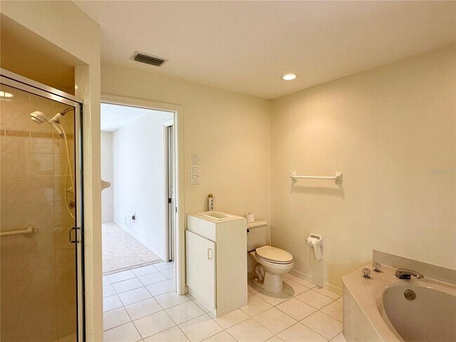 Building Photo - 5024 Southern Pine Cir