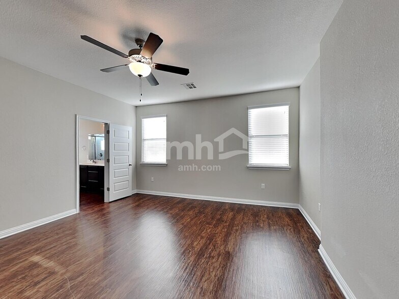 Building Photo - 5904 Gerard Dr