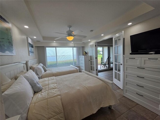 Building Photo - 6295 Bahia Del Mar Cir