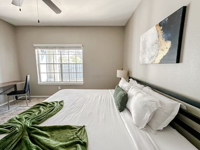 Building Photo - 6225 Saratoga Blvd