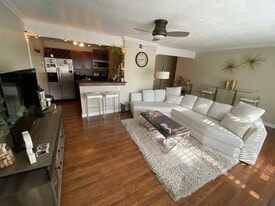 Building Photo - 4727 Jarboe St