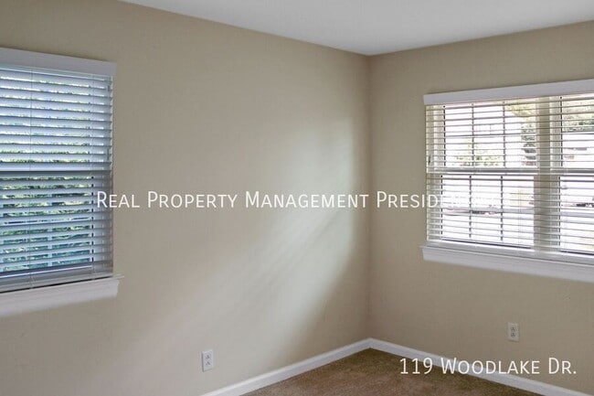 Building Photo - 119 Woodlake Dr