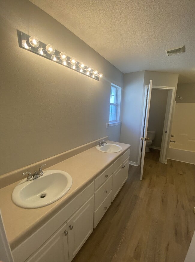 Building Photo - 9676 Parker Lake Cir