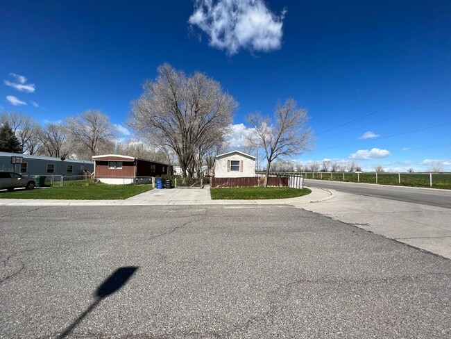 Building Photo - 2 Bedroom 2 Bath Updated Mobile Home in Cliffview Mobile Home Park. Very well kept-up area.