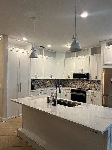 Building Photo - 1425 Clubman Dr