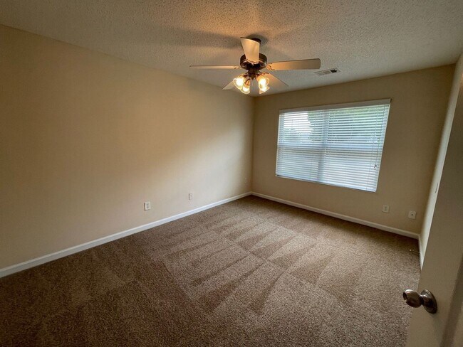 Building Photo - BRIDGEWATER HOME! PRE-LEASING FOR AUGUST 1 2026! 1/2 Off Deposit!