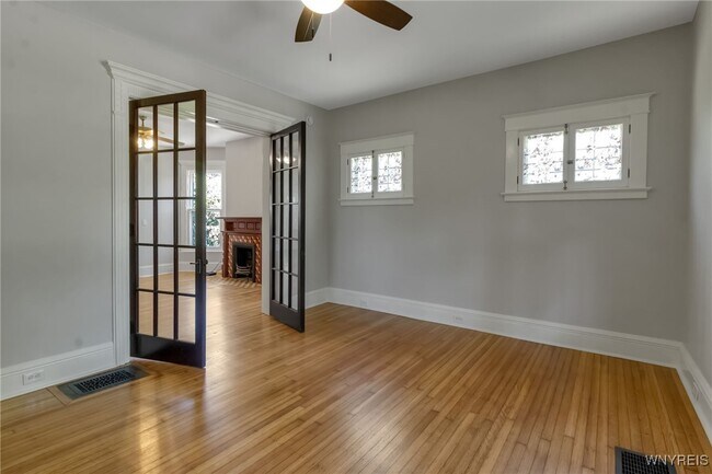 Building Photo - 45 St Johns Pl