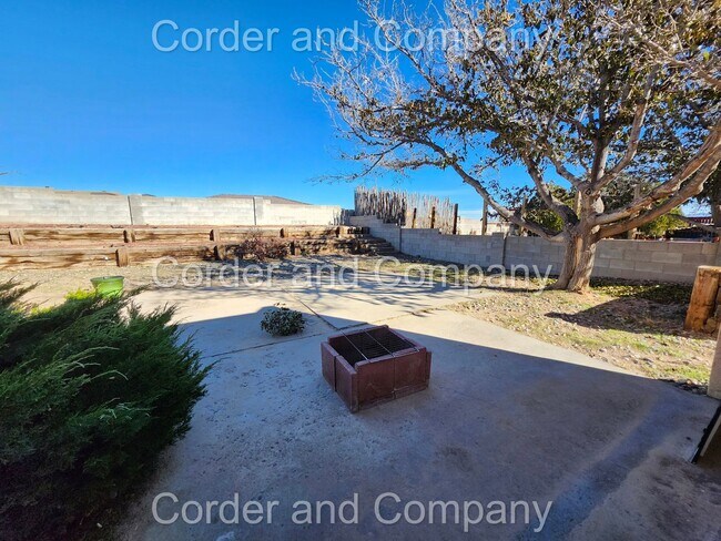 Building Photo - COMING SOON Nice 3 Bedroom, 1 3/4 Bathroom, 2 Car Garage and 1,452 Sq Ft. Home in Western Hills, ...