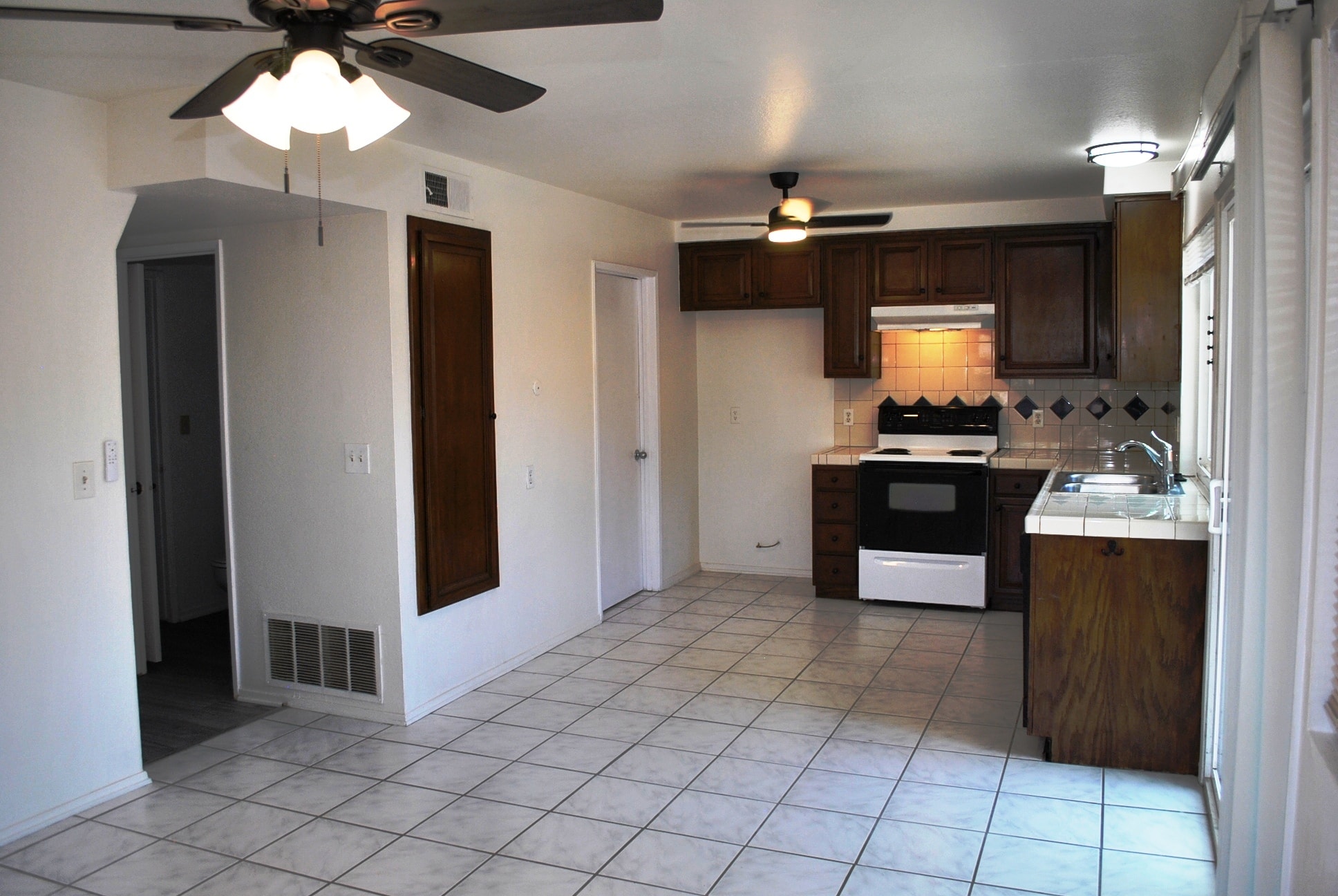 Building Photo - 10626 Escobar Dr