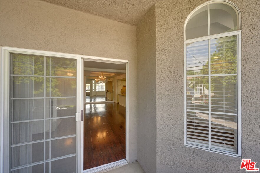 Building Photo - 14960 Dickens St