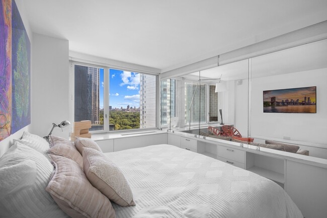 Building Photo - 322 W 57th St