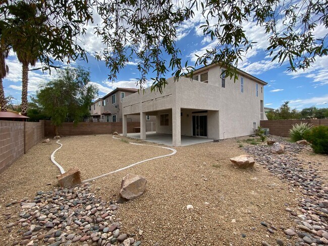 Building Photo - Beautiful 2 bed/2.5 bath home located in S...