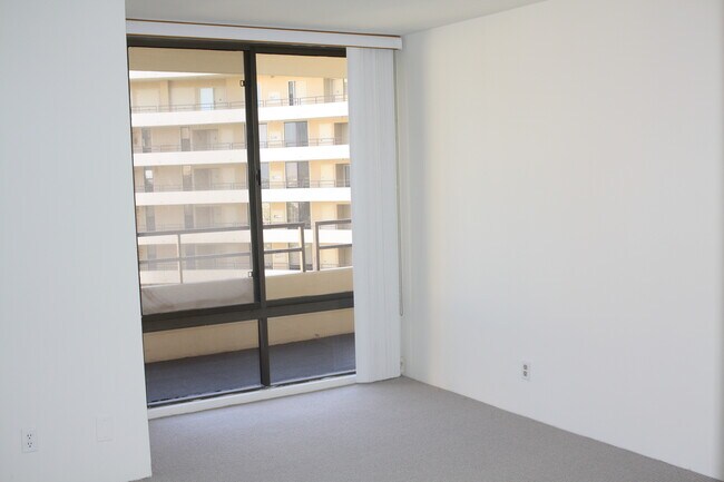 Building Photo - 4316 Marina City Dr