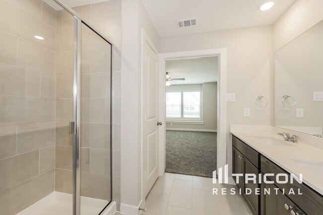 Building Photo - 1113 Fallgate Dr