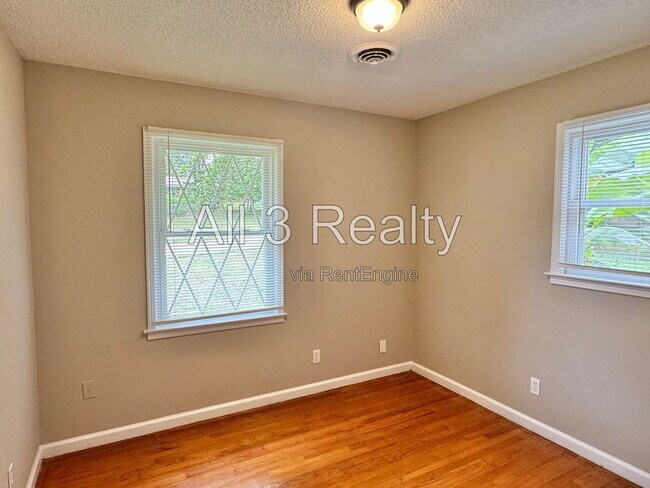 Building Photo - 1149 Beth Manor Dr