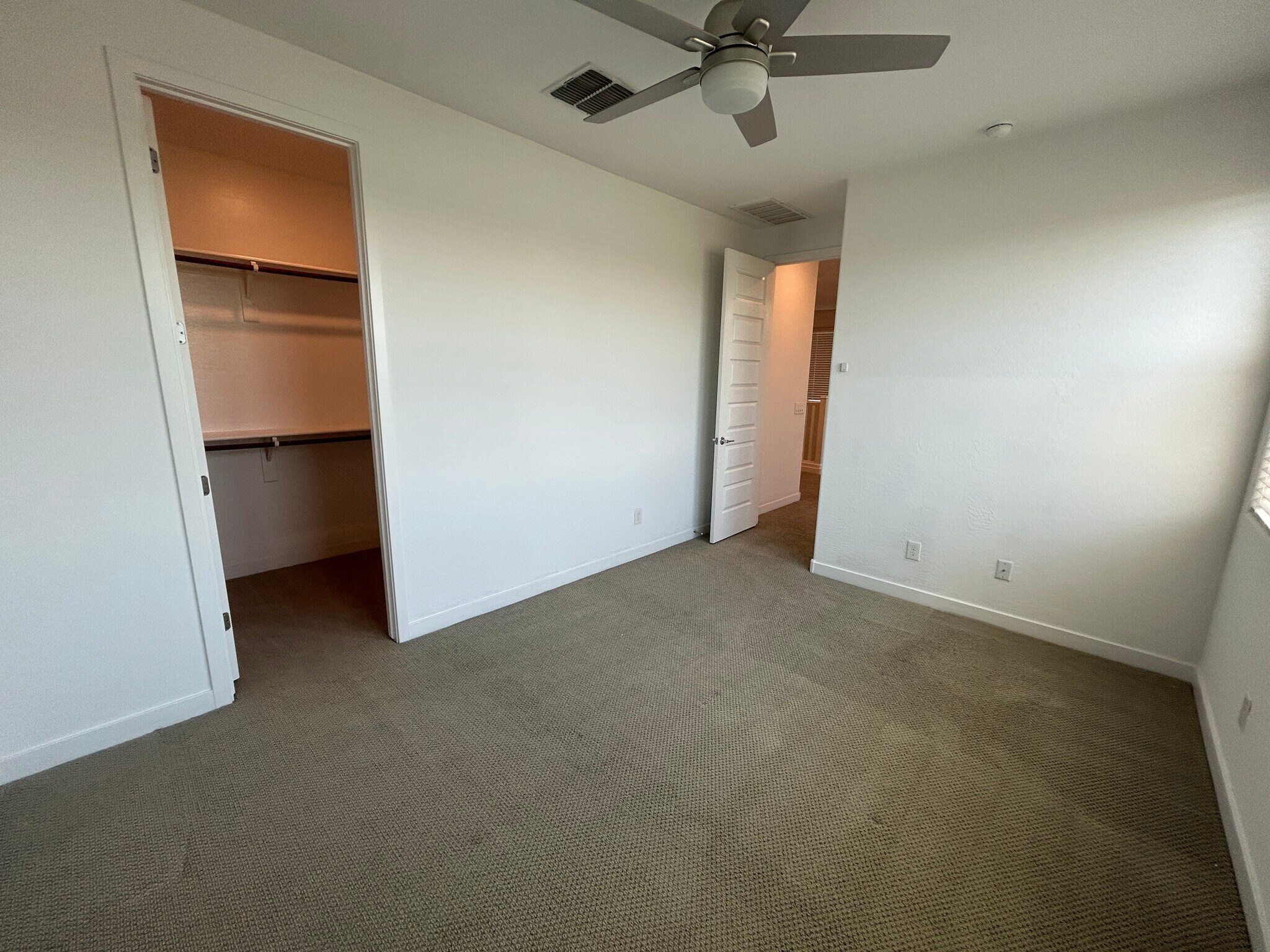 Building Photo - 1146 E Weatherby Way