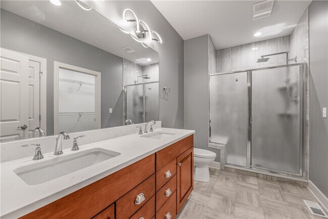 Building Photo - 1352 Creeks Edge Dr