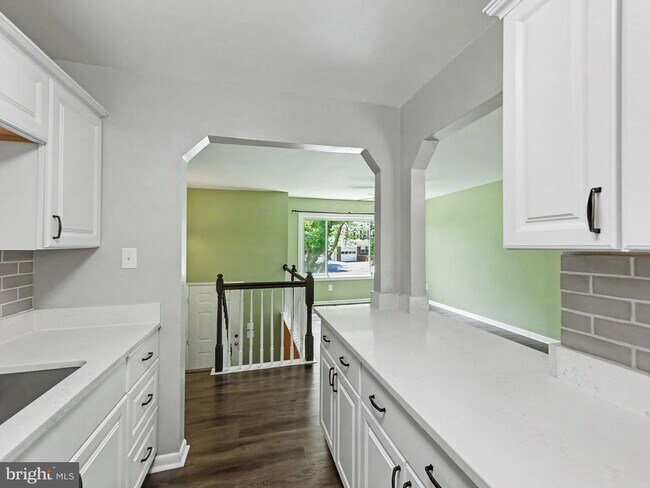 Building Photo - 5570 Rowser Dr