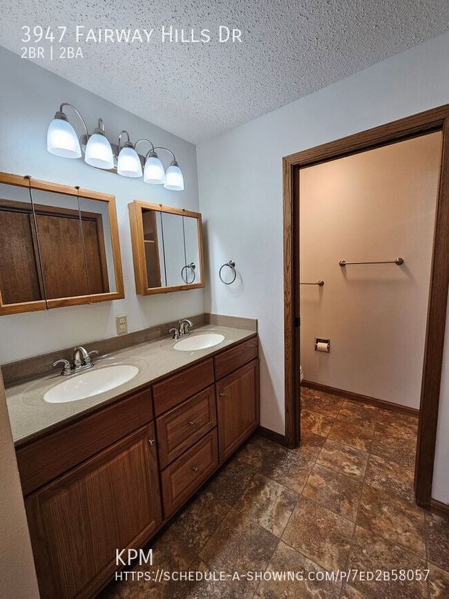 Building Photo - 2 BED | 2 BATH | CONDO | WEST | FAIRWAY HI...