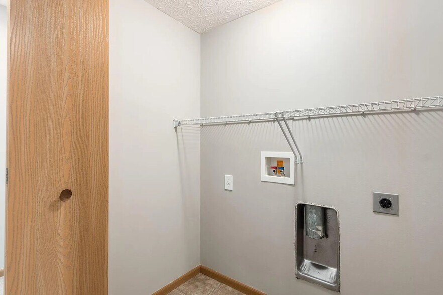 Building Photo - 6168 Broad Stripes Ave