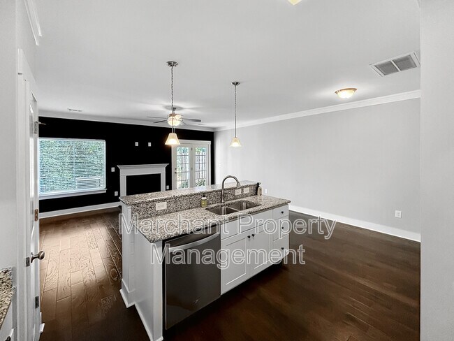 Building Photo - 766 Elmbrook Dr