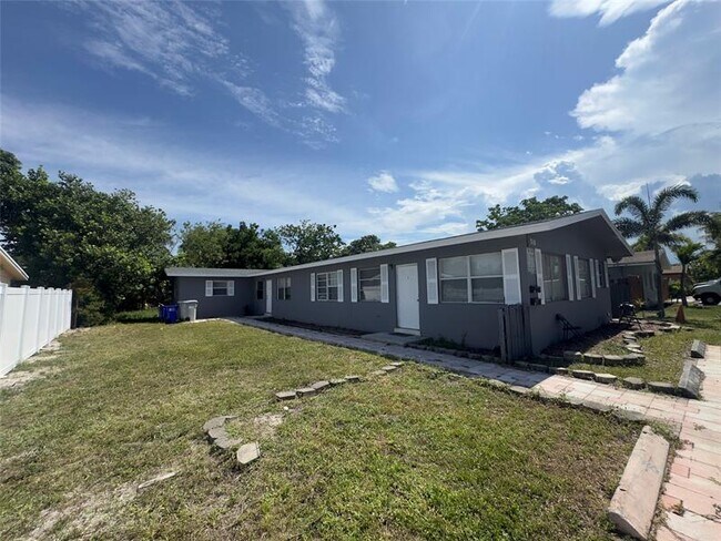 Primary Photo - 710 NE 25th St
