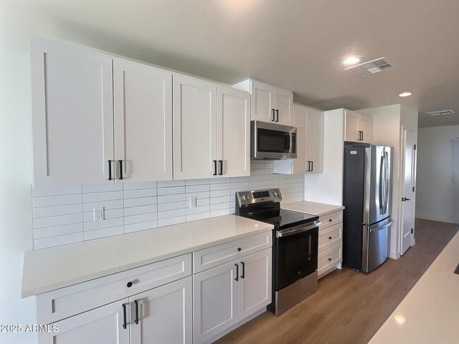 Building Photo - 2502 E Paradise Ln