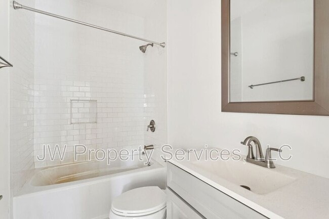 Building Photo - 4247 Holly Dr