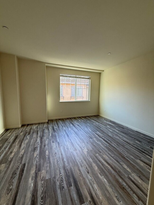 Building Photo - 566 Almaden Walk Loop