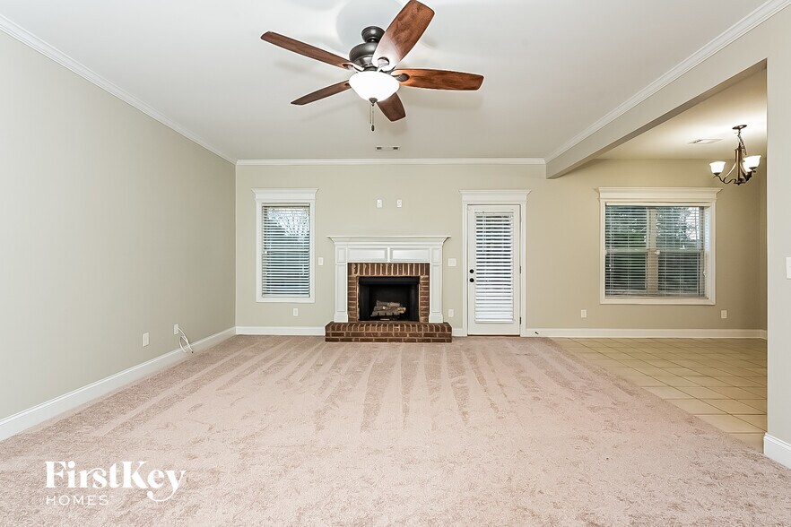 Building Photo - 252 Hedgewood Dr