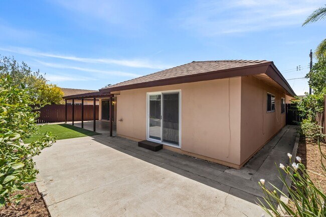 Building Photo - 4820 Cobb Dr