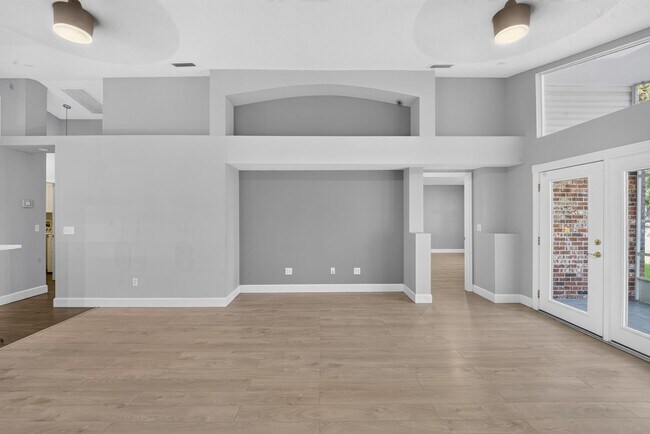 Building Photo - Renovated Brick Home in Gated Community
