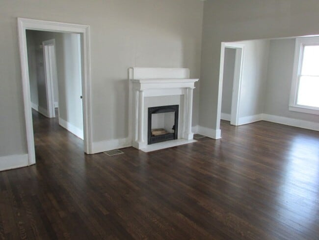 Building Photo - Charming Historic Home