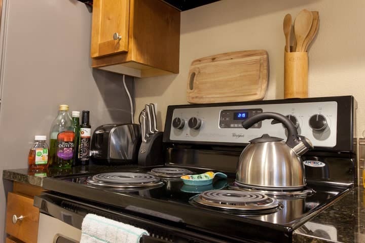 Kitchen, stove close-up - 443 NE GRAHAM ST