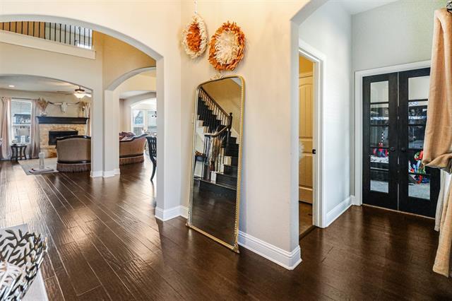 Building Photo - 230 Sandy Way