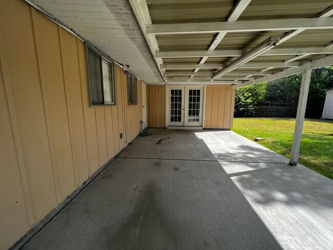 Building Photo - 3 Bedroom, 1.5 Bathroom, Brick Home with yard and Storage Building