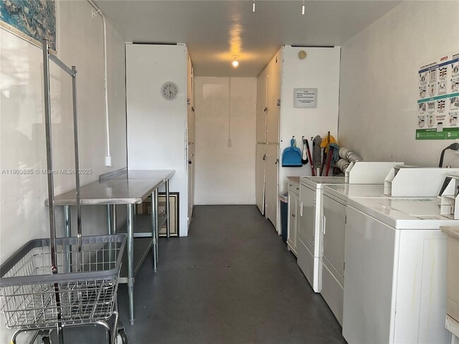 Building Photo - 22 SE 3rd Terrace