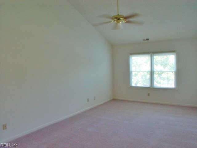 Building Photo - 400 Bracknell Arch