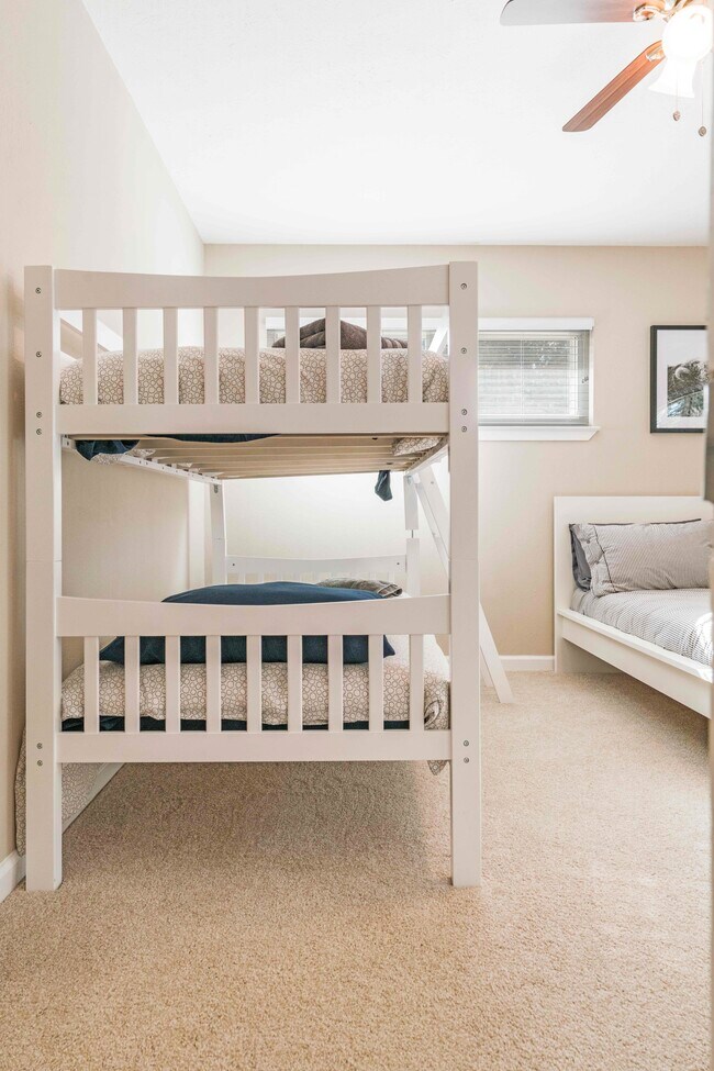 Building Photo - 1919 Puritan Dr