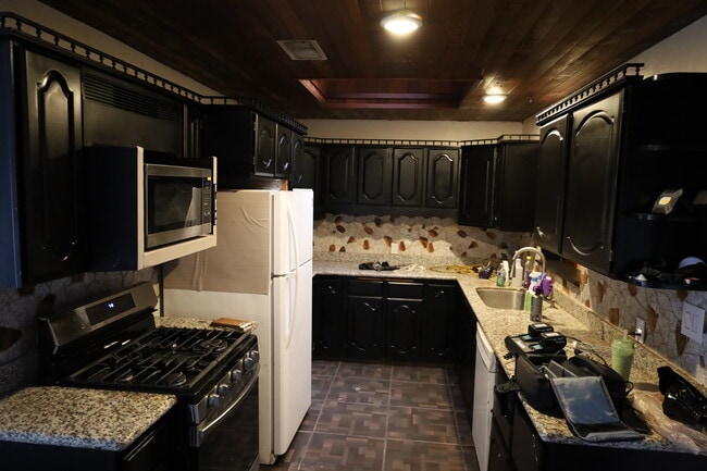 Building Photo - 6216 Leola Way