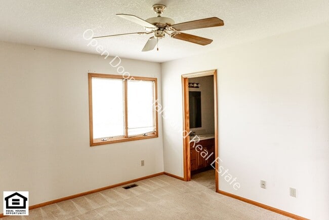 Building Photo - Great 3 bedroom home available!!